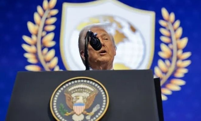 ترامب يختتم أول اجتماع لمجلس السلام بواشنطن ويلوّح مجدداً لإيران.. واعتقال الأمير أندرو يهز المملكة المتحدة